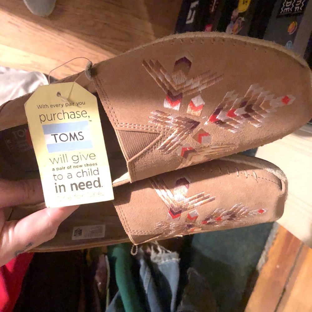 NWT Toms